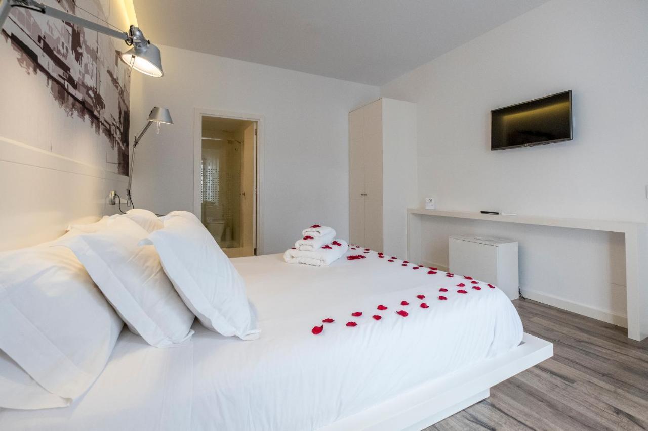 Hotel Abril 37 Ситадела Екстериор снимка